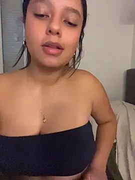 Lusty_Lunaa: διαδικτυακό σόου στην κάμερα