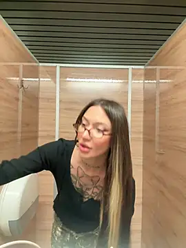 Show modela SaintSquirt na web-kameri