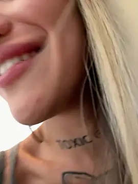 SaintSquirt Show in webcam