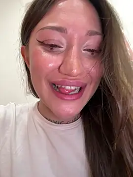 SaintSquirt: вебкам-шоу