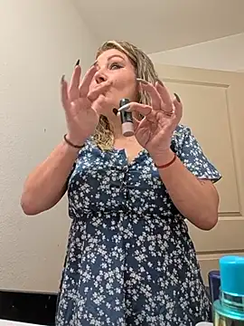 trippsgotlips Show in webcam