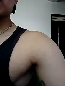 Show modela BadboyEc na web-kameri