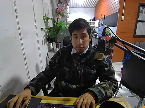 Show modela Adanxho na web-kameri