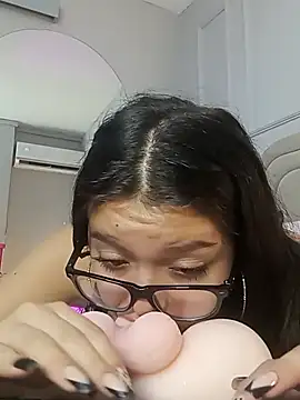 Nahomyrain's Live XXX Chat