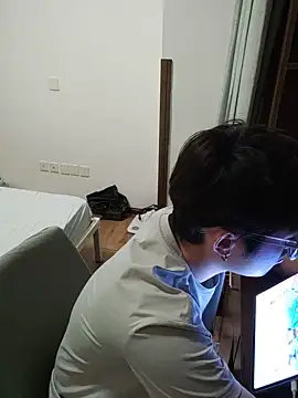Charliez0088 网络视讯表演