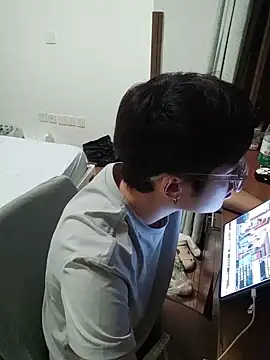 Charliez0088 网络视讯表演