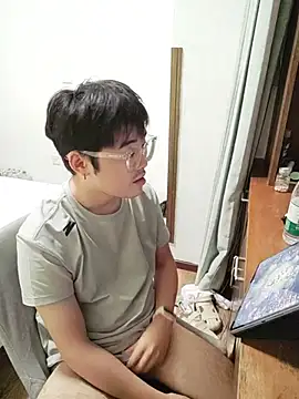 Charliez0088 网络视讯表演