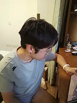Charliez0088 在線直播表演