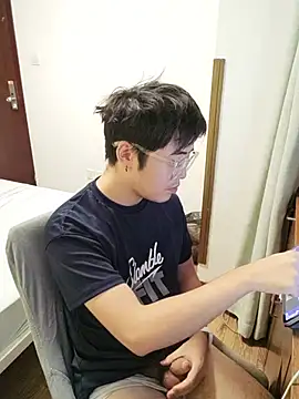 Charliez0088 网络视讯表演