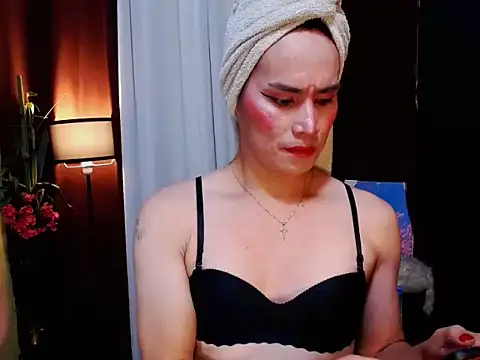 HornyKerujieTrans Pertunjukan Webcam