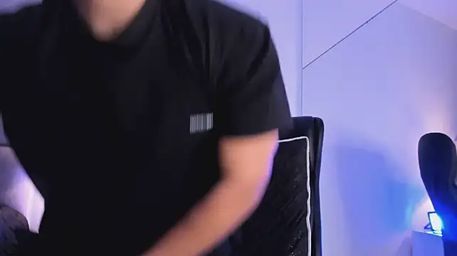 Chriss_Diamond: διαδικτυακό σόου στην κάμερα