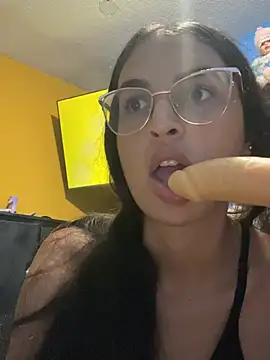 Pokazy przed kamerką – miaa_doll22