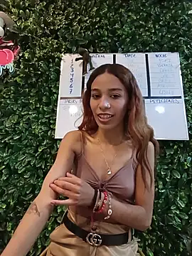 ValerieWoodsl Show in webcam