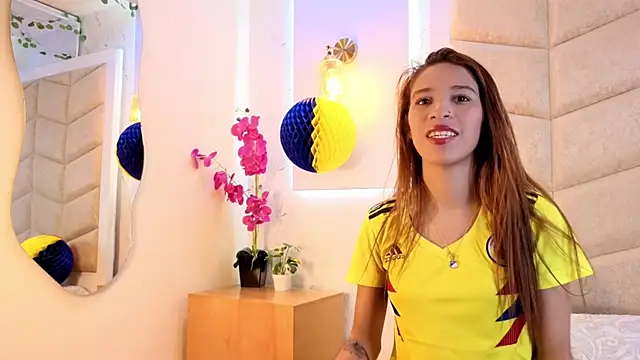 ValerieWoodsl Show in webcam