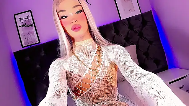 Kornylovee Show in webcam