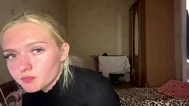 Show modela Sophia_Blonde na web-kameri
