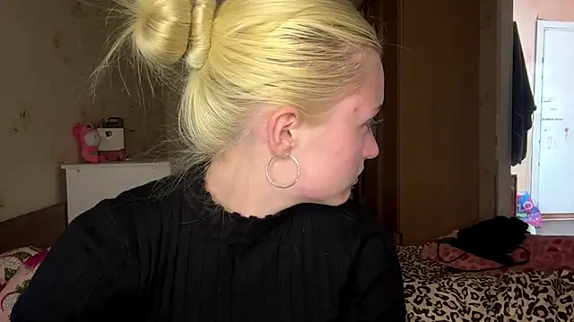 Sophia_Blonde Adlı Modelin Canlı XXX Sohbeti