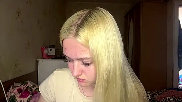 Sophia_Blonde Adlı Modelin Canlı XXX Sohbeti