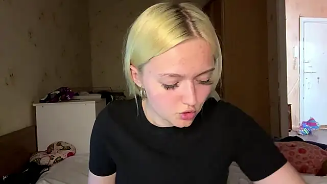 Sophia_Blonde Adlı Modelin Canlı XXX Sohbeti