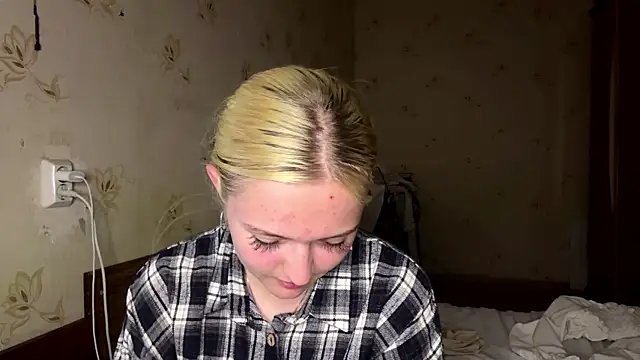 Sophia_Blonde Adlı Modelin Canlı XXX Sohbeti