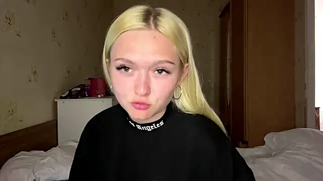 Sophia_Blondeのウェブカメラショー