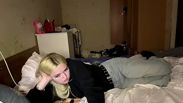 Sophia_Blonde Adlı Modelin Canlı Sohbet Odası