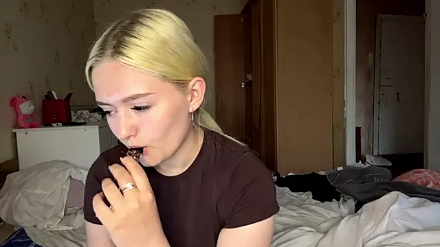 Sophia_Blondeのウェブカメラショー