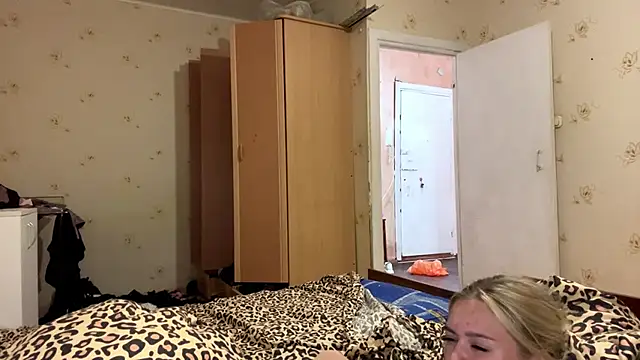 Sophia_Blonde: απ ευθείας συνομιλία ΧΧΧ