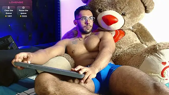 romanpearce_ Adlı Modelin Web Kamerası Şovu
