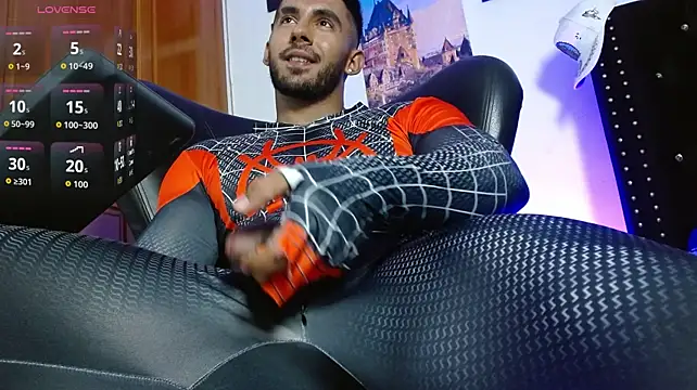 Pokazy przed kamerką – romanpearce_