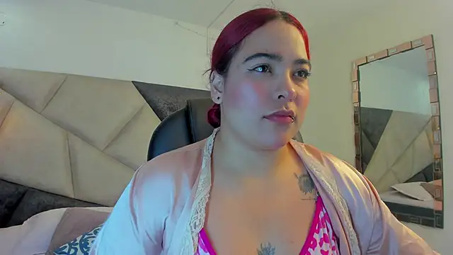 צ'אט XXX בשידור חי של AfroditaVega_