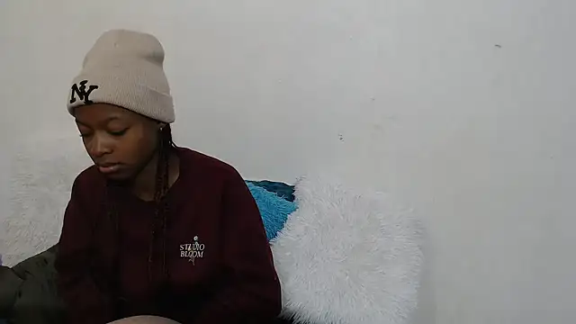 SexyPetite_22's Webcam Show
