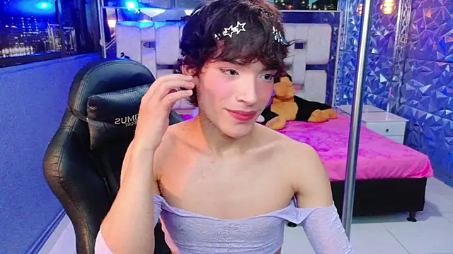 AlecciaNova's Webcam Show