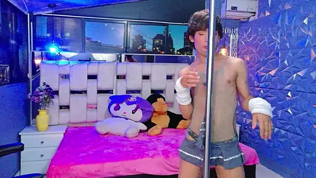 AlecciaNova's Webcam Show