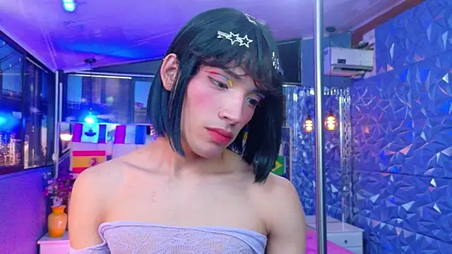 AlecciaNova webcam show