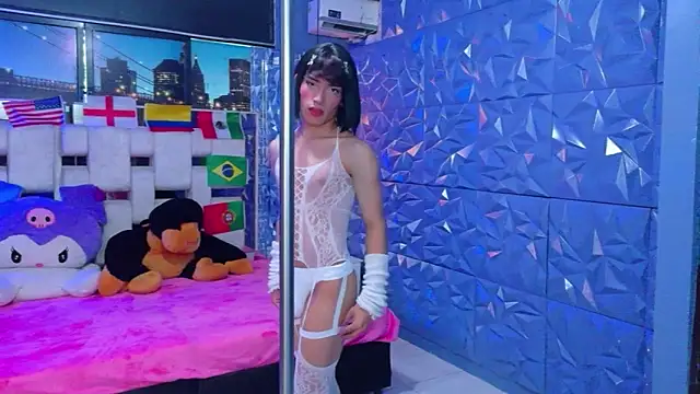 AlecciaNova webcam show