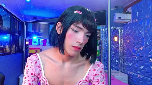 AlecciaNova 在線直播表演