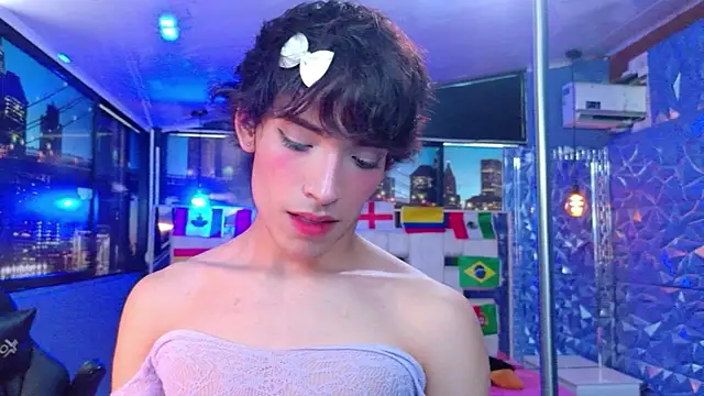 AlecciaNova webcam show