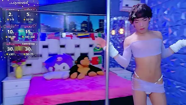 AlecciaNova webcam show