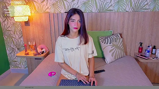 Charlott__18's Live XXX Chat