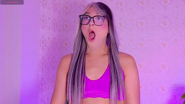 Show modela Mikavelvet08 na web-kameri