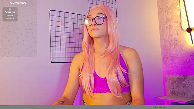 Mikavelvet08 Show in webcam