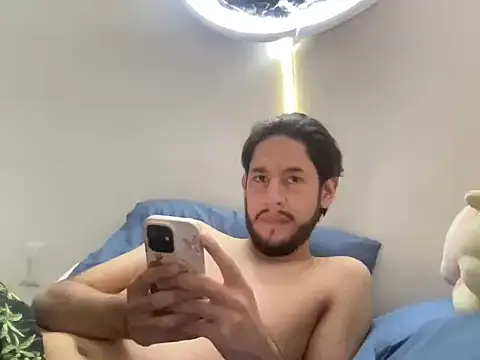 Show modela HornyPizzaBoyX na web-kameri