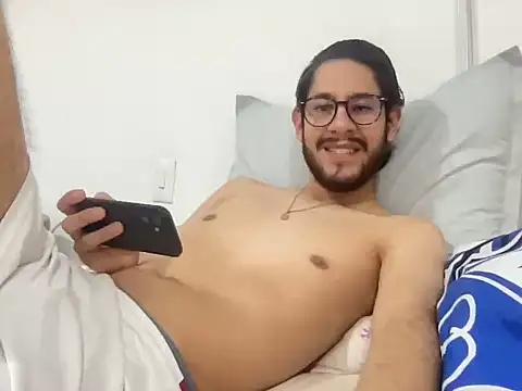 HornyPizzaBoyX webcam show