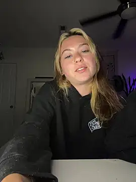 peachesncreamyy's Webcam Show