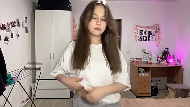 NyelleSpir Show in webcam