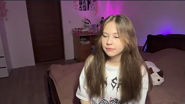 NyelleSpir чат на живо