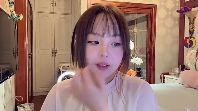 XXX chat uživo modela LongLongQueen