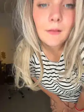 Blonde_Cougar Pertunjukan Webcam