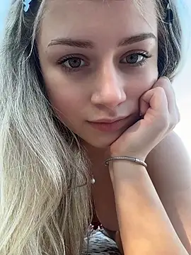 NinaVerse's Webcam Show